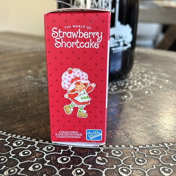 New in box! The World of strawberry shortcake Rare orange blossom CheeBee! - Picture 2 of 3